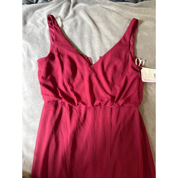 NWT THREAD Bridesmaid Ines Chiffon Sleeveless Gown
Burgundy Dessy Size 12 R - Picture 5 of 12